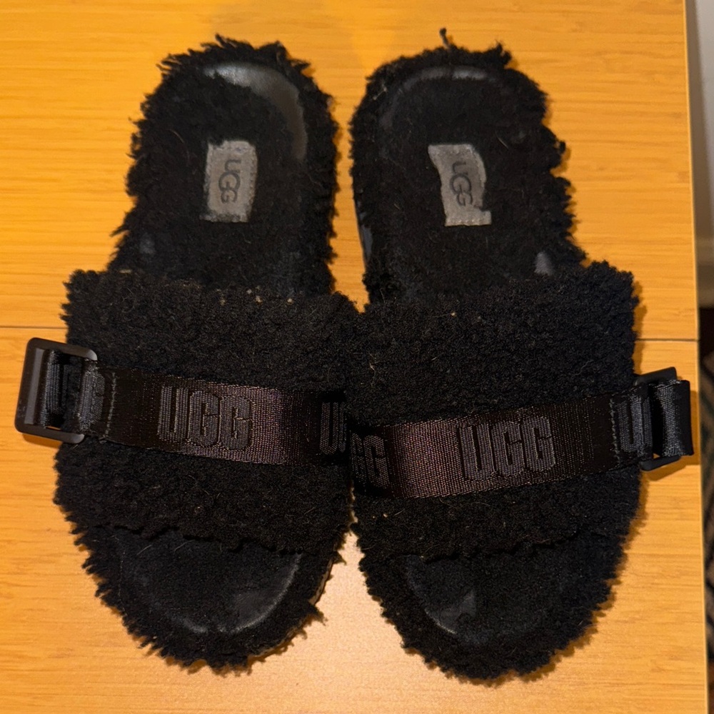 UGGs 7 Black Fuzzy Platform Slippers
